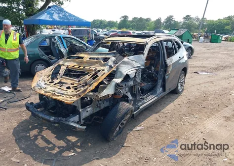 2015 BMW X1 xDrive28I z USA, uszkodzony, nr VIN WBAVL1C5XFVY24588